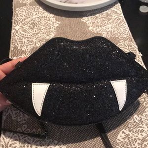 Vampire lips purse